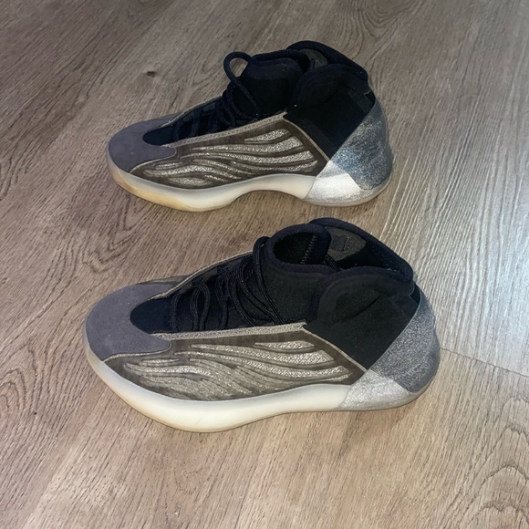 2020 Yeezy Quantum Barium. - Picture 3 of 7